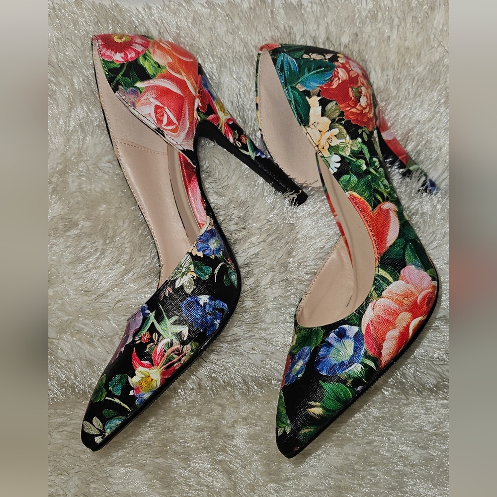 Delicious Multicolor Floral Women's Heels - Picture 5 of 6